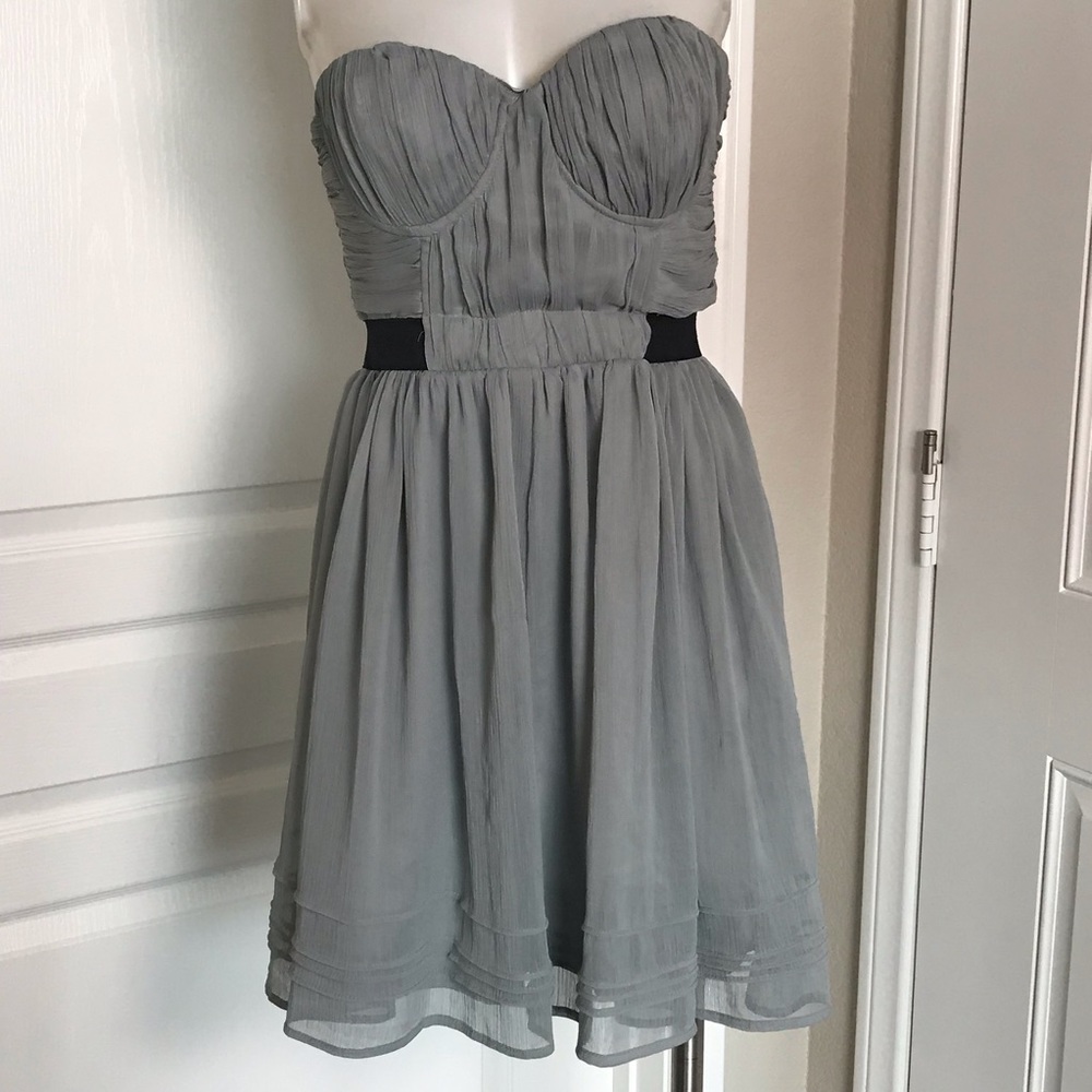 PINS & NEEDLES GREY STRAPLESS FIT & FLARE DRESS